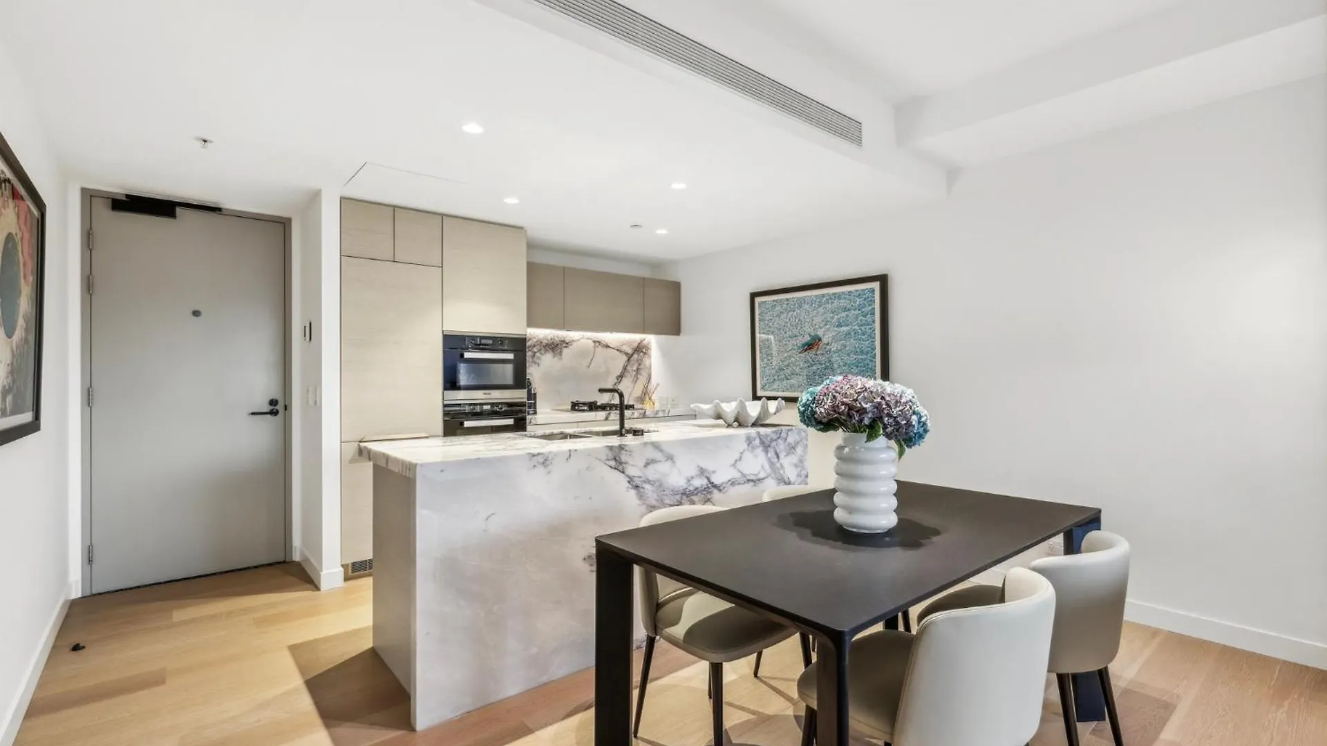 Jewel Luxury Beachside 2-Bed With Water View Gym Gold Coast 0*,