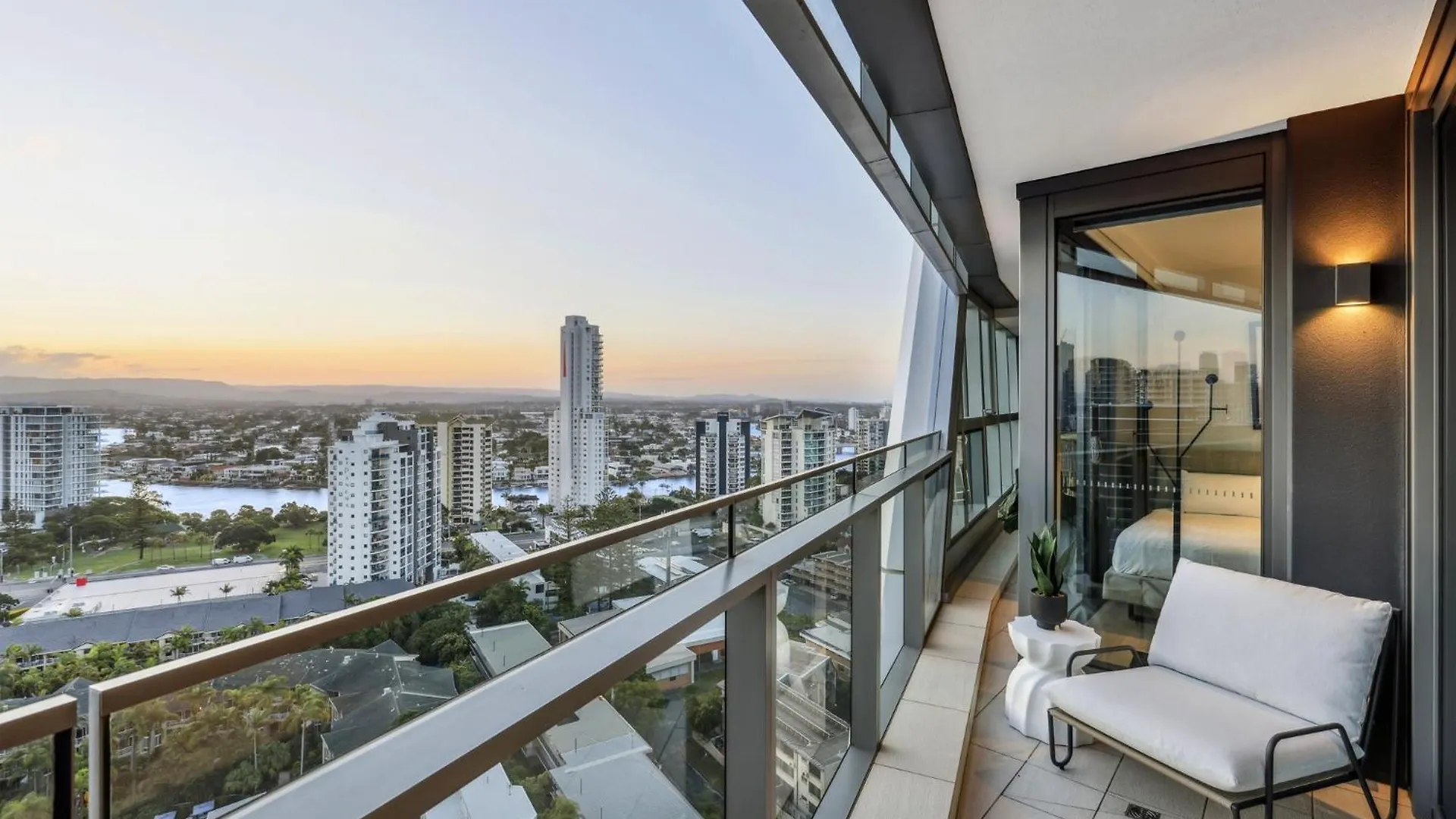 Jewel Luxury Beachside 2-Bed With Water View Gym Gold Coast Appartement